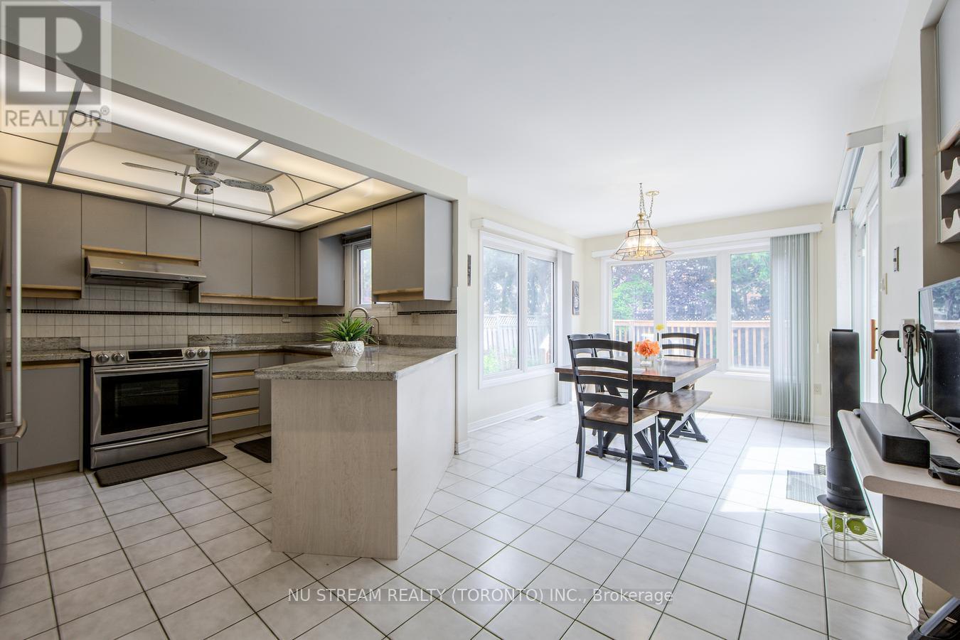 61 Coledale Road, Markham (Unionville), Ontario  L3R 7W7 - Photo 14 - N12209409