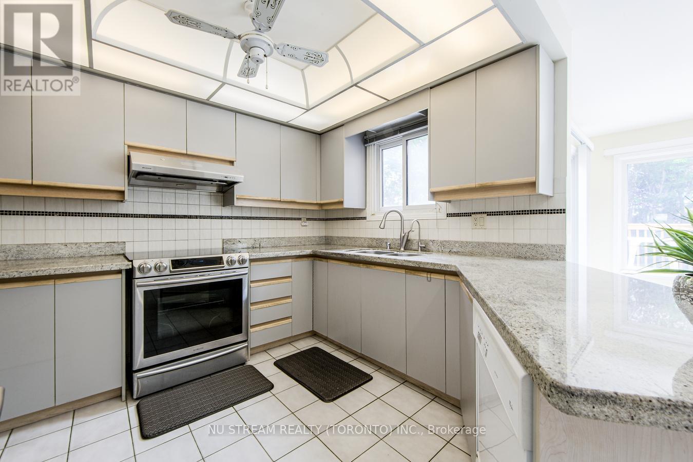 61 Coledale Road, Markham (Unionville), Ontario  L3R 7W7 - Photo 11 - N12209409