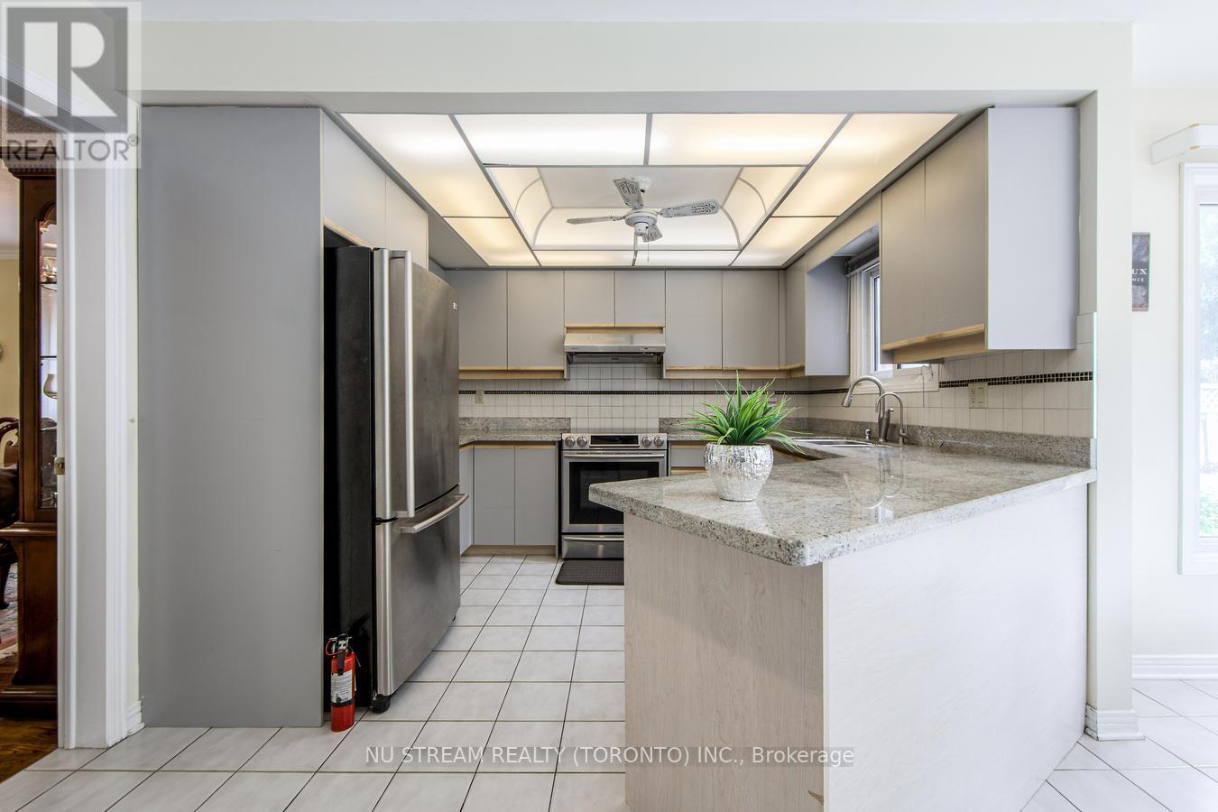 61 Coledale Road, Markham (Unionville), Ontario  L3R 7W7 - Photo 12 - N12209409