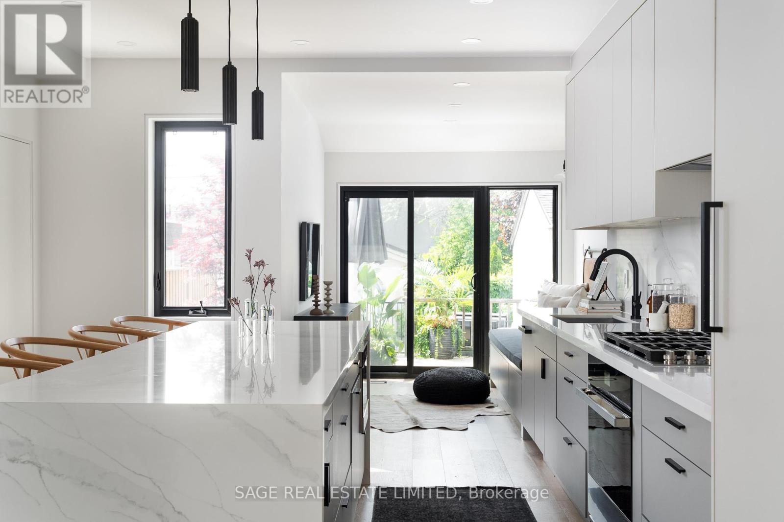 39 Rolyat Street, Toronto (Trinity-Bellwoods), Ontario  M6J 1S5 - Photo 10 - C12208896