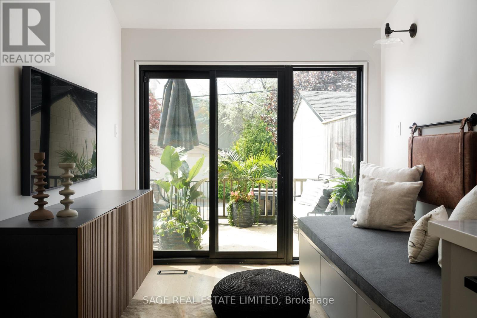 39 Rolyat Street, Toronto (Trinity-Bellwoods), Ontario  M6J 1S5 - Photo 14 - C12208896