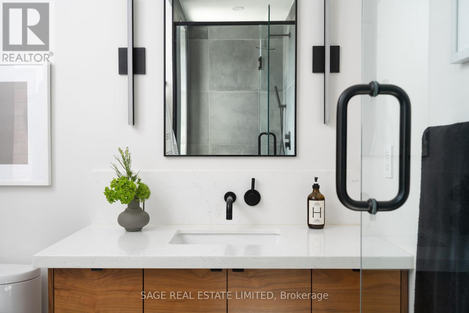 39 Rolyat Street, Toronto (Trinity-Bellwoods), Ontario  M6J 1S5 - Photo 19 - C12208896