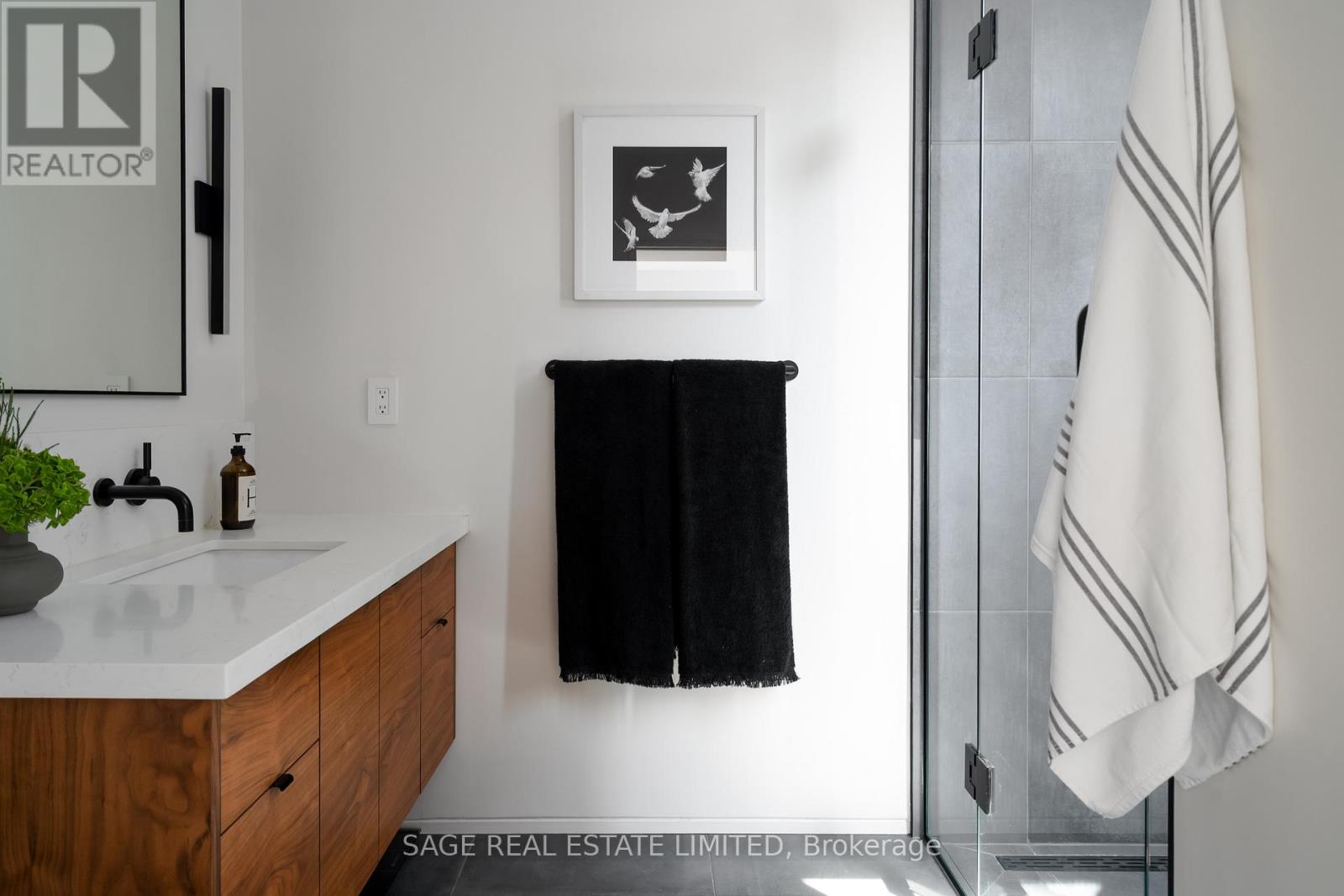 39 Rolyat Street, Toronto (Trinity-Bellwoods), Ontario  M6J 1S5 - Photo 18 - C12208896