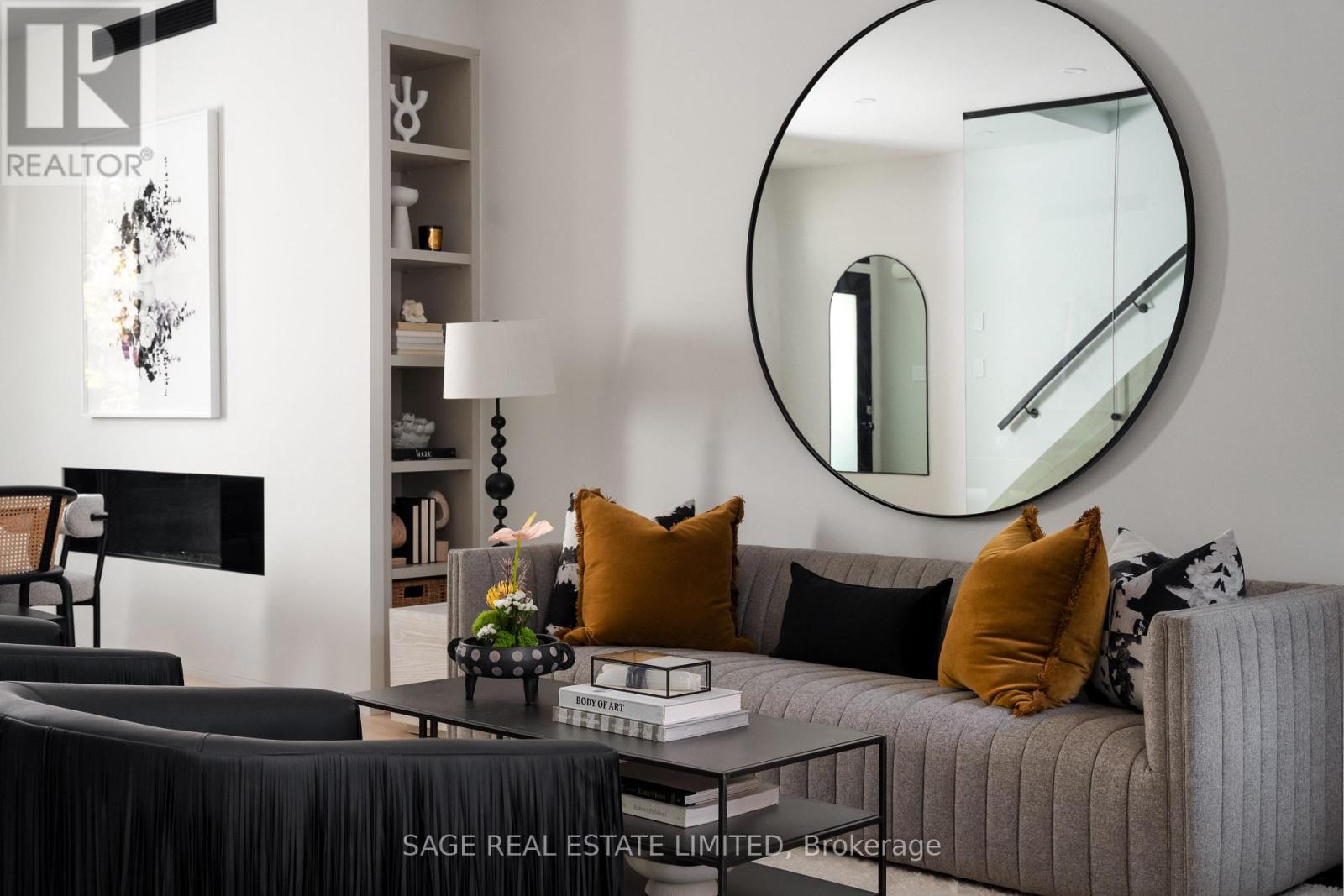 39 Rolyat Street, Toronto (Trinity-Bellwoods), Ontario  M6J 1S5 - Photo 7 - C12208896