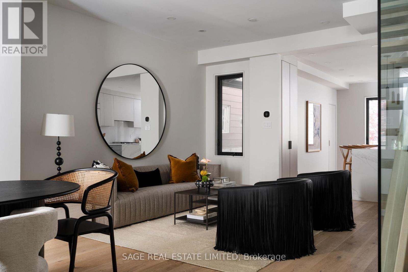 39 Rolyat Street, Toronto (Trinity-Bellwoods), Ontario  M6J 1S5 - Photo 6 - C12208896