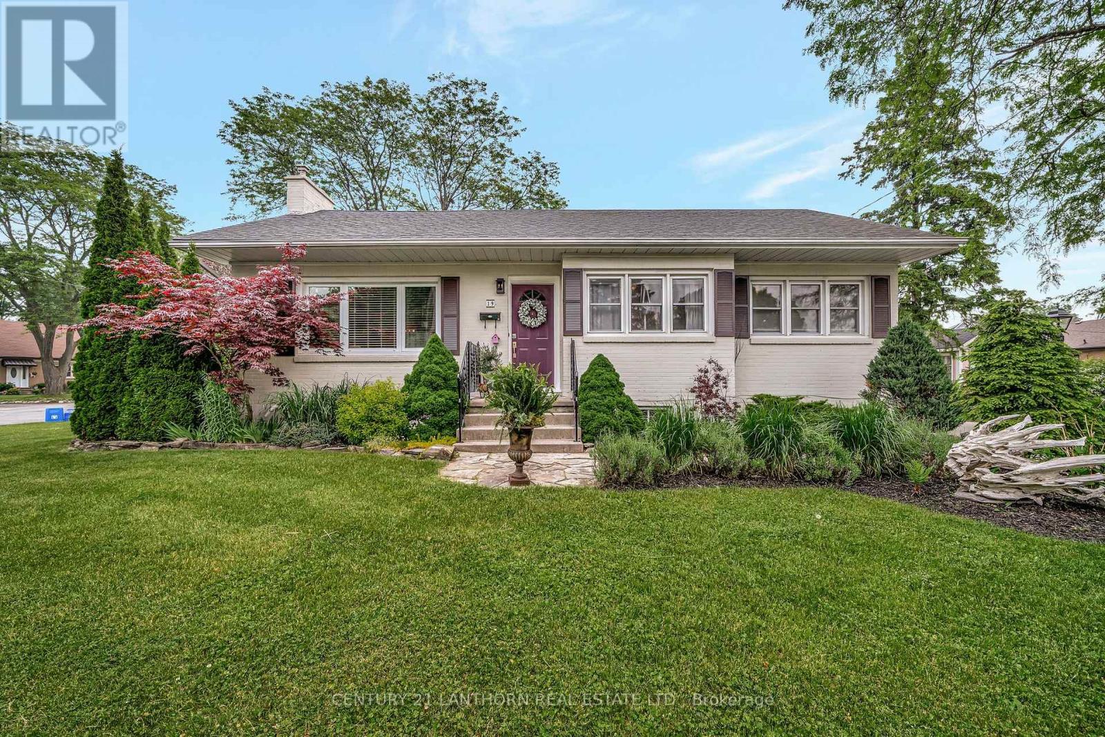 19 WOODLAND ACRES, Belleville, Ontario