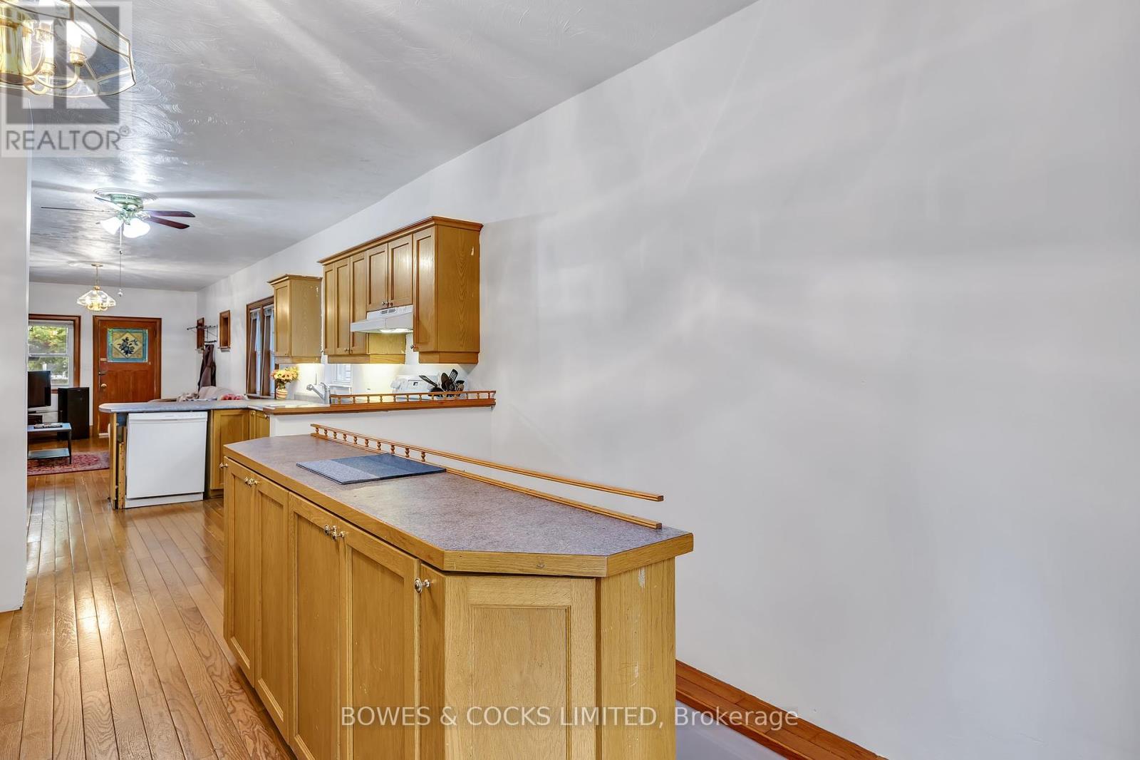 631 Downie Street, Peterborough, Ontario K9H 4K2 - Photo 18 - X12209839