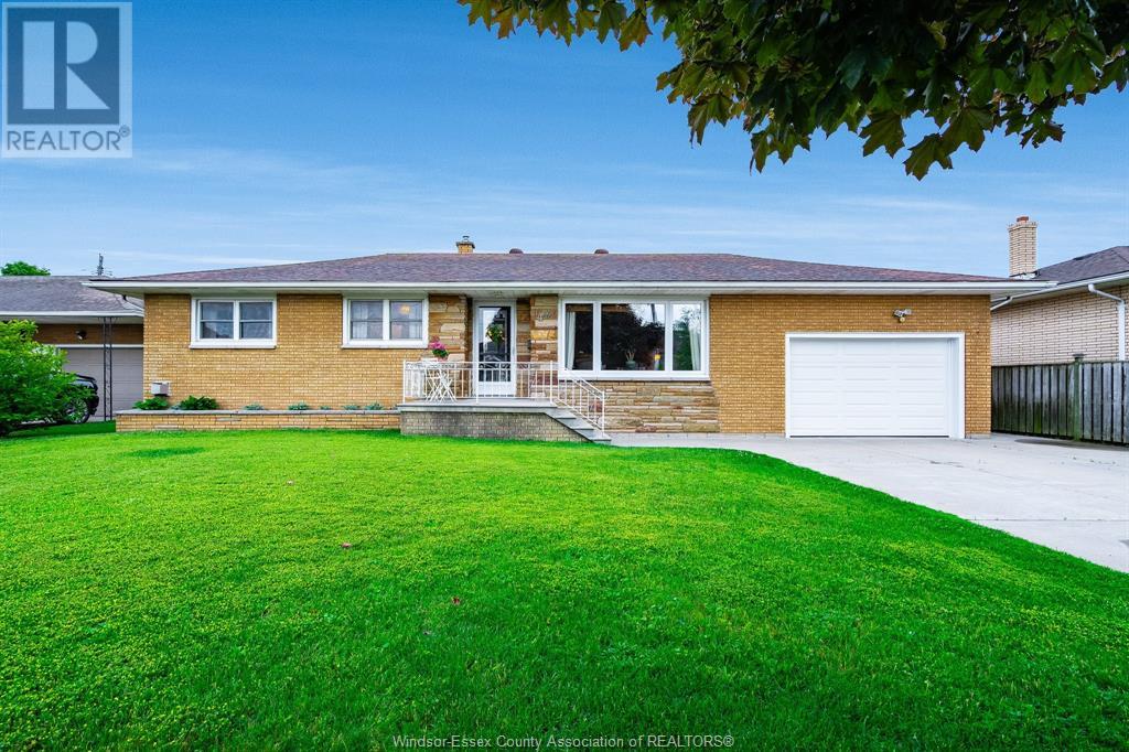 MLS# 25014647: 40 Nicholas STREET, Leamington, Canada