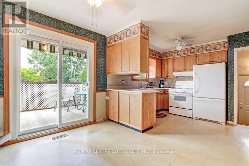 294 Burlington Crescent, London South (South J), Ontario  N5Z 3G5 - Photo 11 - X12209724