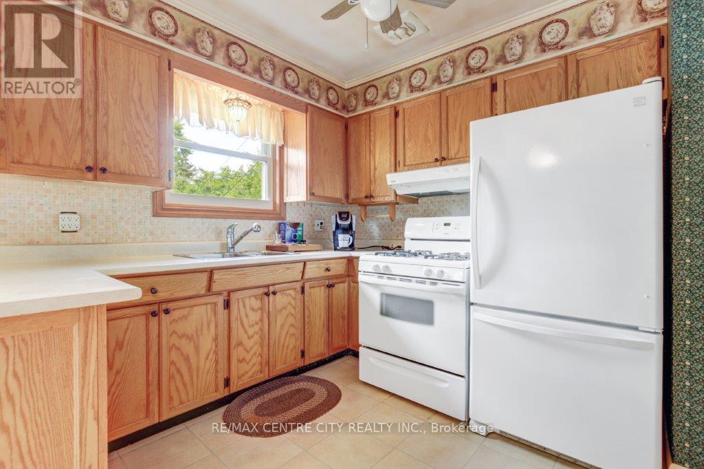 294 Burlington Crescent, London South (South J), Ontario  N5Z 3G5 - Photo 12 - X12209724