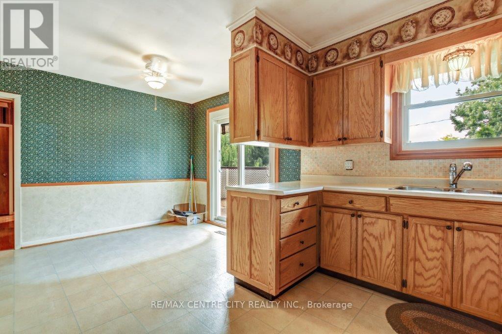 294 Burlington Crescent, London South (South J), Ontario  N5Z 3G5 - Photo 13 - X12209724