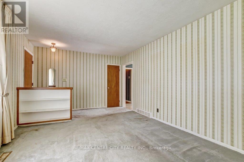 294 Burlington Crescent, London South (South J), Ontario  N5Z 3G5 - Photo 6 - X12209724