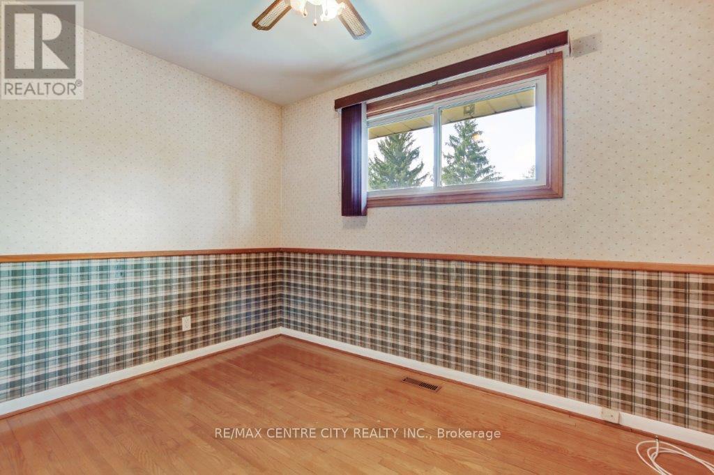 294 Burlington Crescent, London South (South J), Ontario  N5Z 3G5 - Photo 9 - X12209724