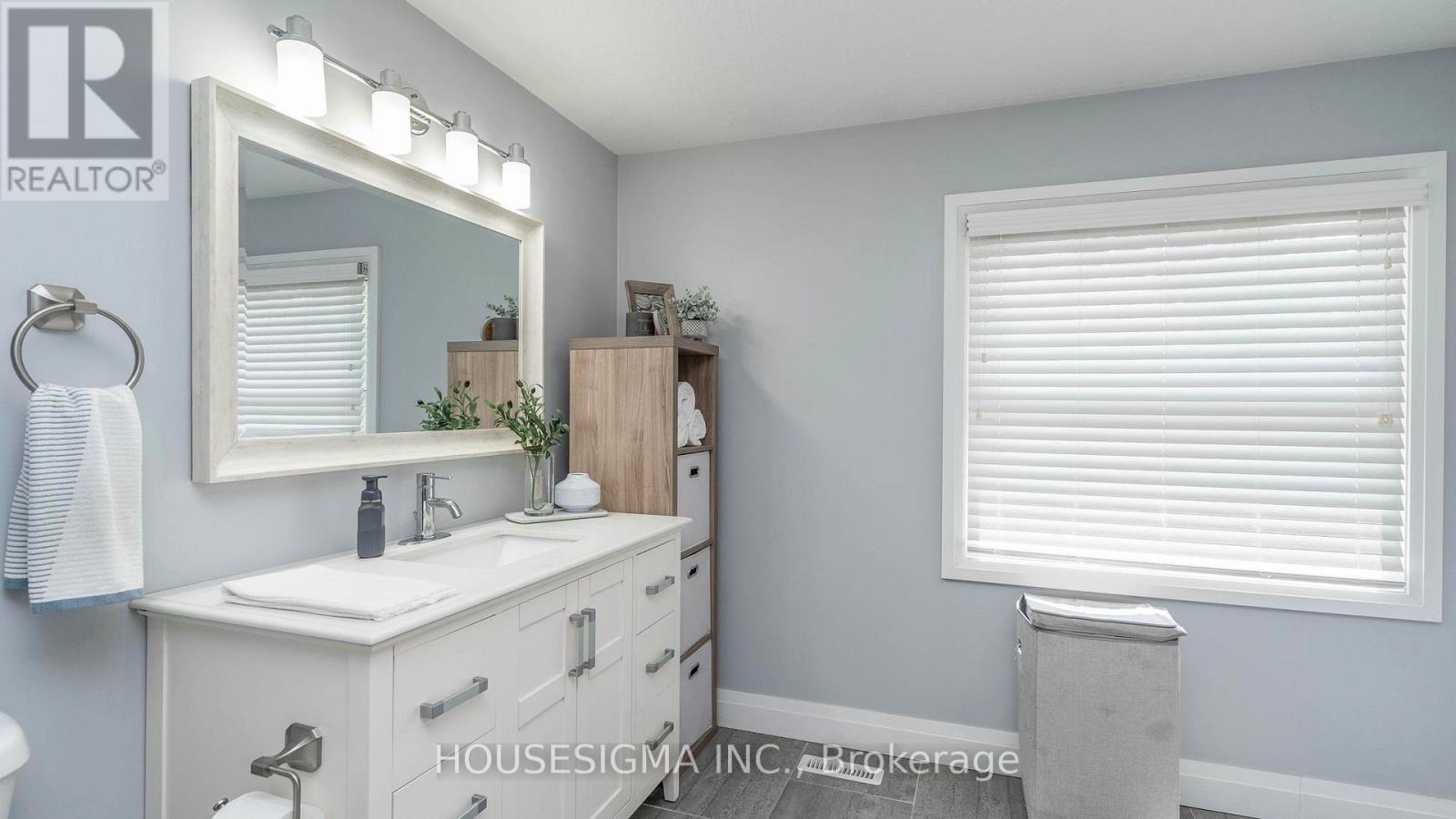17 Hunt Village Crescent, London North (North L), Ontario  N6H 4A2 - Photo 21 - X12209747