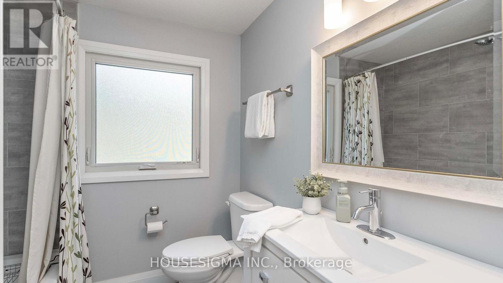 17 Hunt Village Crescent, London North (North L), Ontario  N6H 4A2 - Photo 24 - X12209747