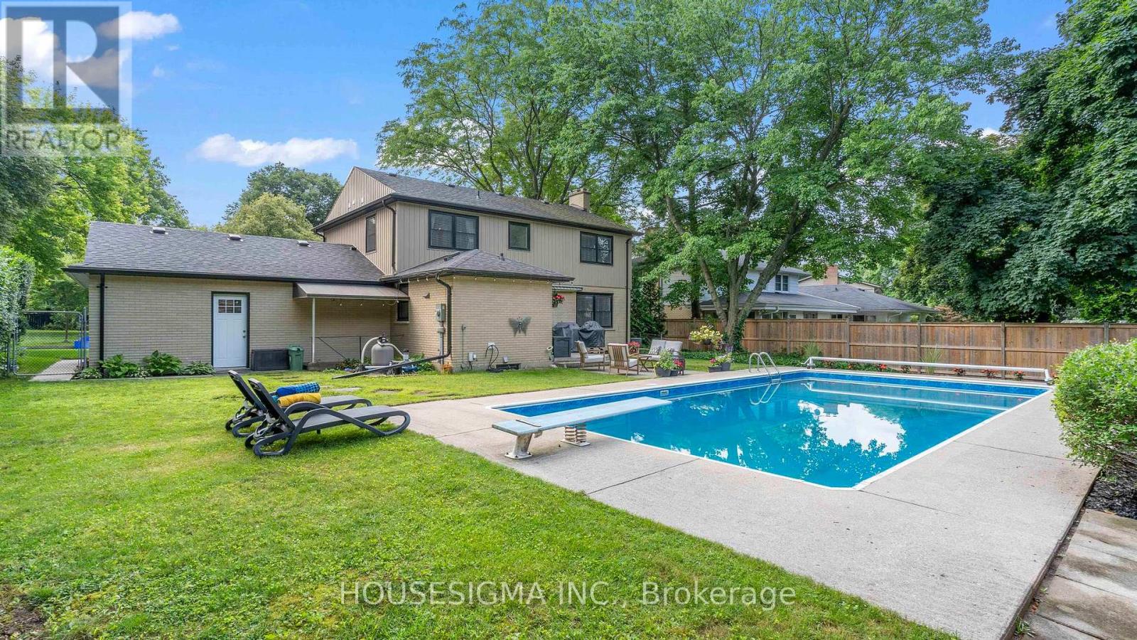 17 Hunt Village Crescent, London North (North L), Ontario  N6H 4A2 - Photo 34 - X12209747