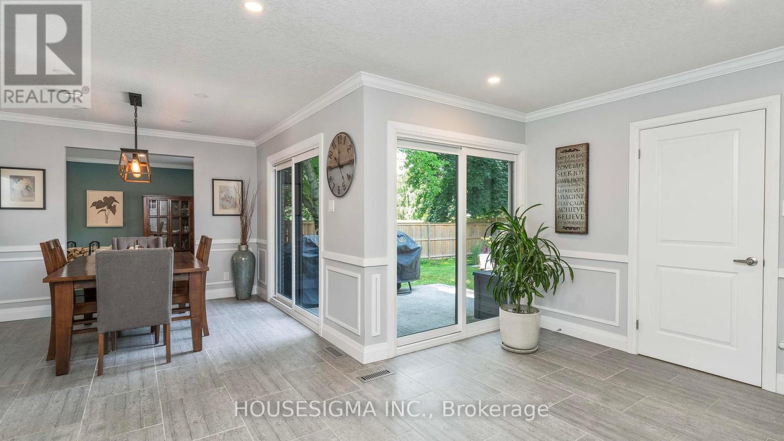 17 Hunt Village Crescent, London North (North L), Ontario  N6H 4A2 - Photo 8 - X12209747