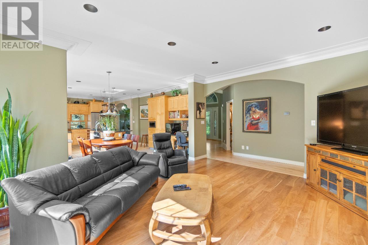 880 Waterloo Road, Castlegar, British Columbia  V1N 4K8 - Photo 22 - 10349457