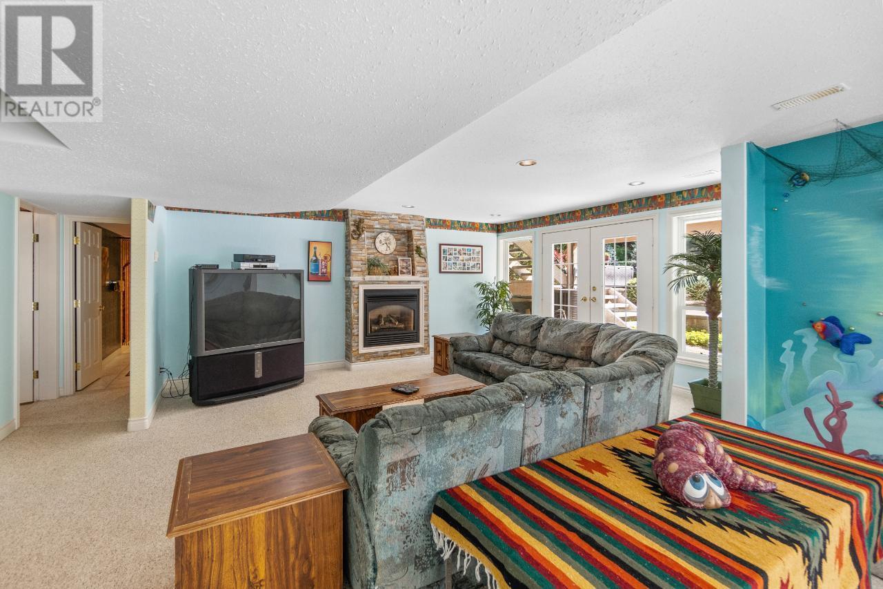 880 Waterloo Road, Castlegar, British Columbia  V1N 4K8 - Photo 57 - 10349457