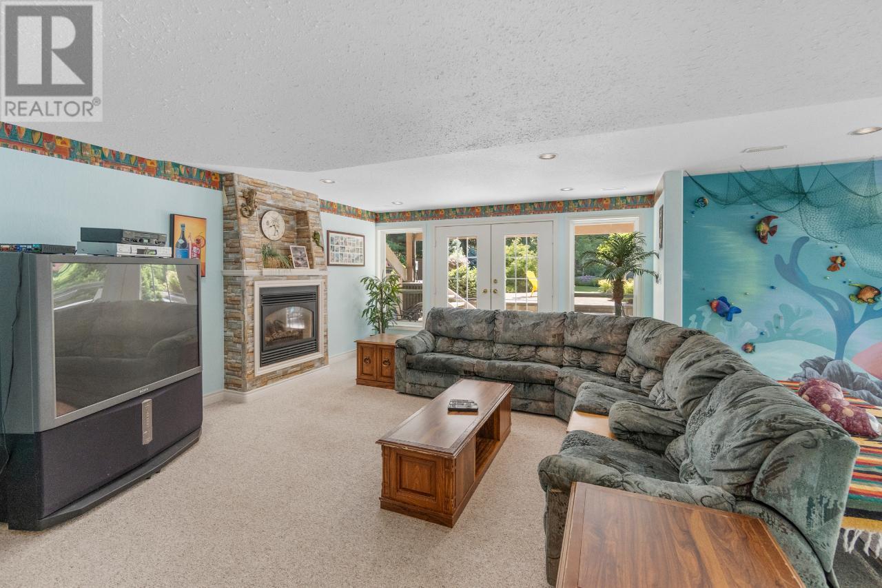 880 Waterloo Road, Castlegar, British Columbia  V1N 4K8 - Photo 55 - 10349457