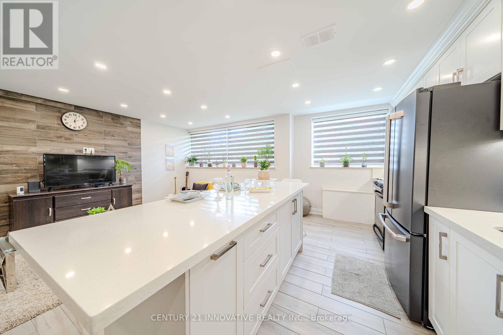 101 - 219 Wilson Avenue, Toronto, Ontario  M5M 3B2 - Photo 18 - C12125094