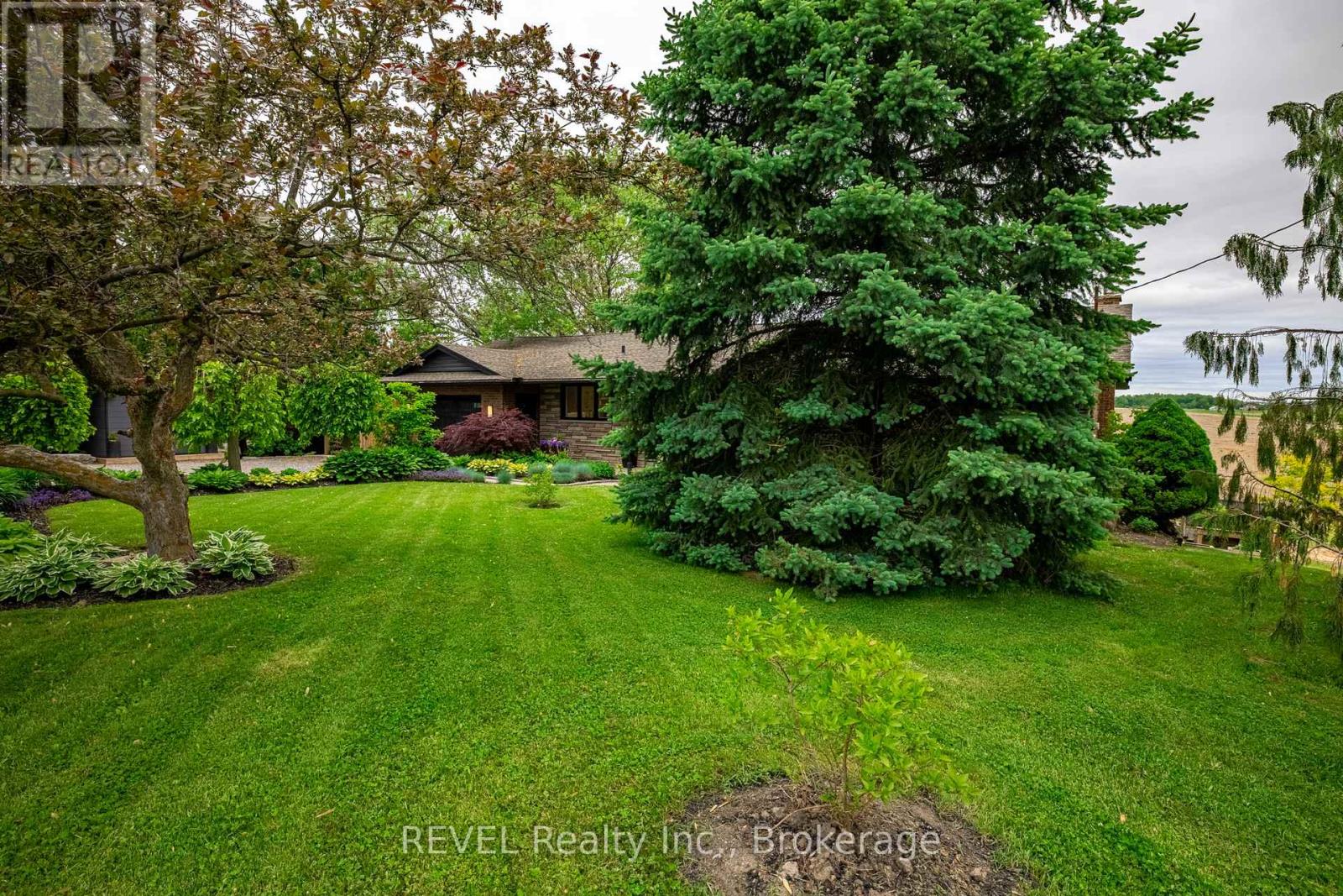 238 Queenston Road, Niagara-On-The-Lake, Ontario  L0S 1J0 - Photo 2 - X12209740