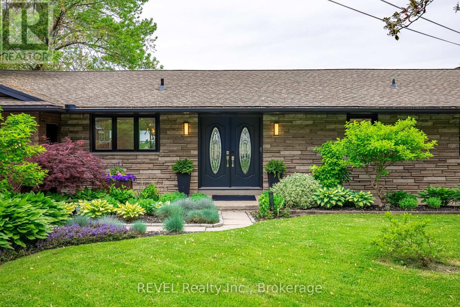 238 Queenston Road, Niagara-On-The-Lake, Ontario  L0S 1J0 - Photo 3 - X12209740