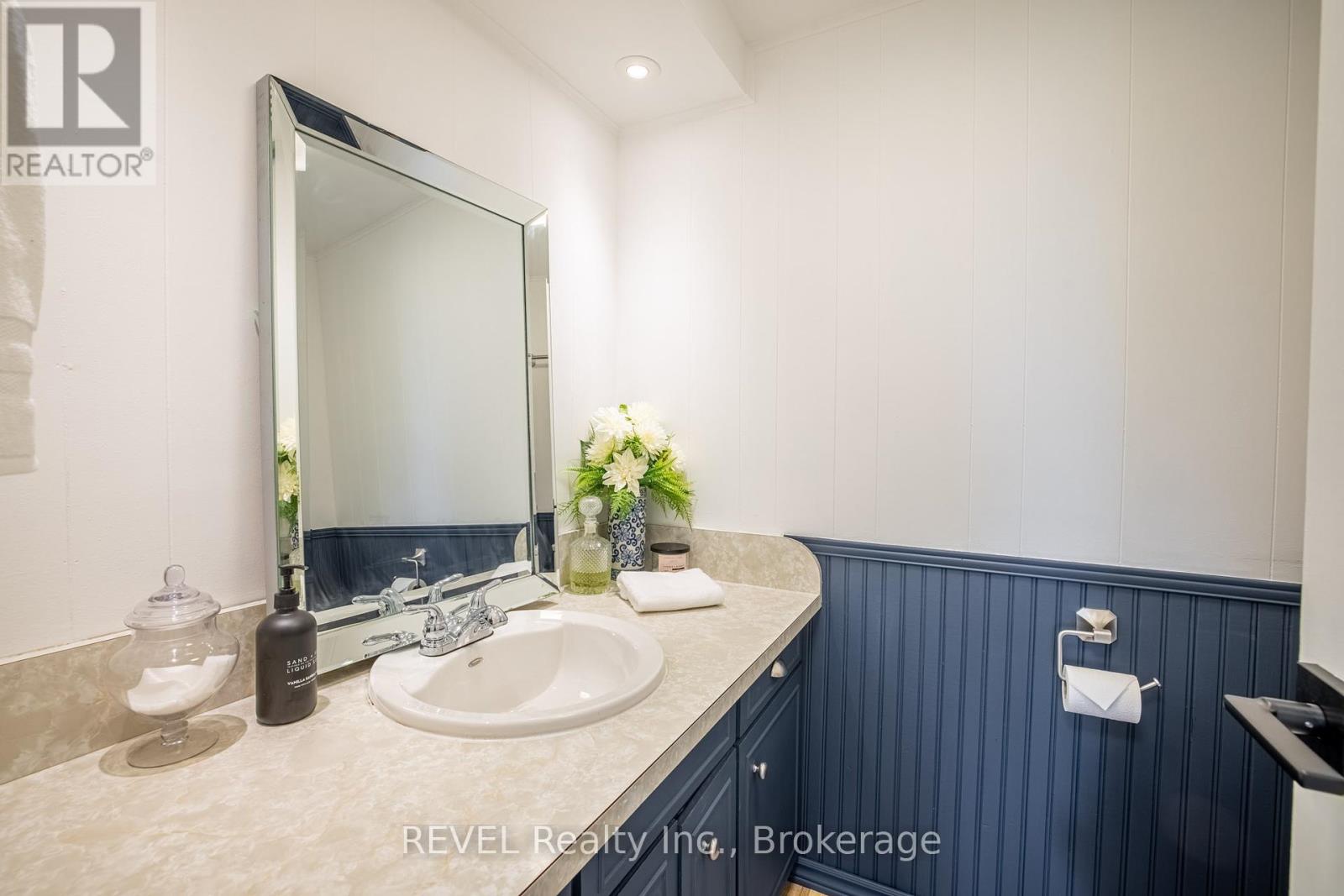 238 Queenston Road, Niagara-On-The-Lake, Ontario  L0S 1J0 - Photo 34 - X12209740