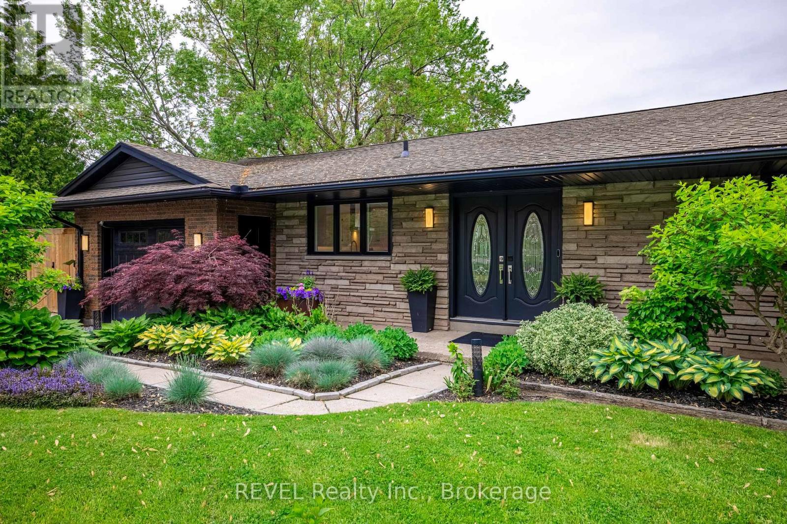 238 Queenston Road, Niagara-On-The-Lake, Ontario  L0S 1J0 - Photo 4 - X12209740