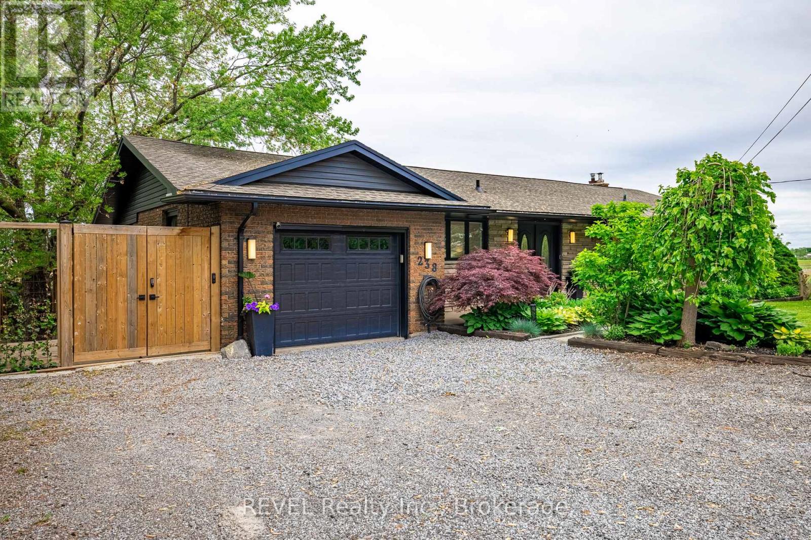 238 Queenston Road, Niagara-On-The-Lake, Ontario  L0S 1J0 - Photo 5 - X12209740