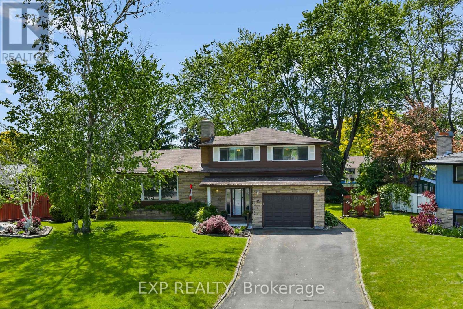 19 Oak Court, Welland (Prince Charles), Ontario  L3C 4V1 - Photo 1 - X12209800