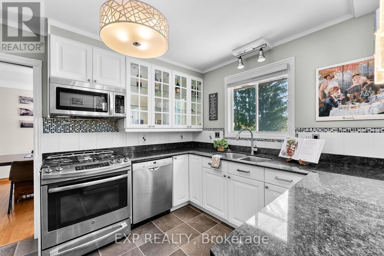 19 Oak Court, Welland (Prince Charles), Ontario  L3C 4V1 - Photo 14 - X12209800