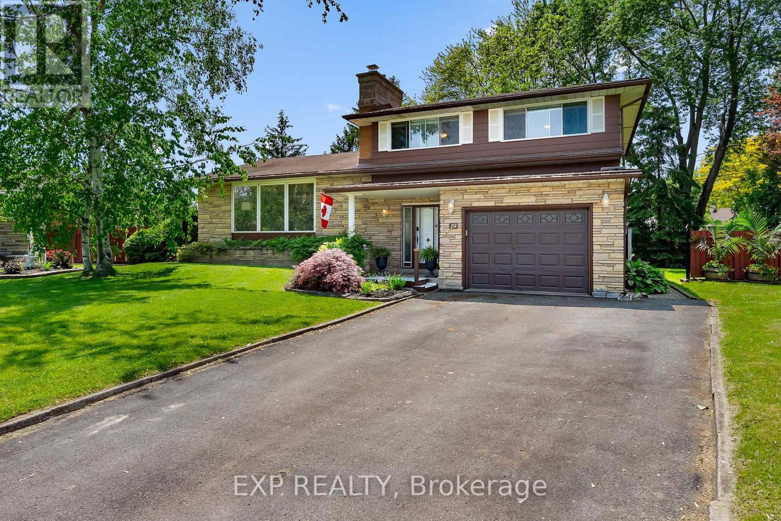 19 Oak Court, Welland (Prince Charles), Ontario  L3C 4V1 - Photo 3 - X12209800