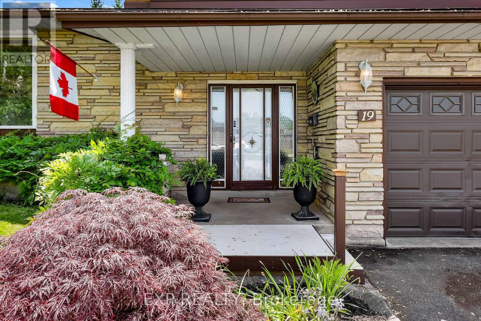 19 Oak Court, Welland (Prince Charles), Ontario  L3C 4V1 - Photo 6 - X12209800