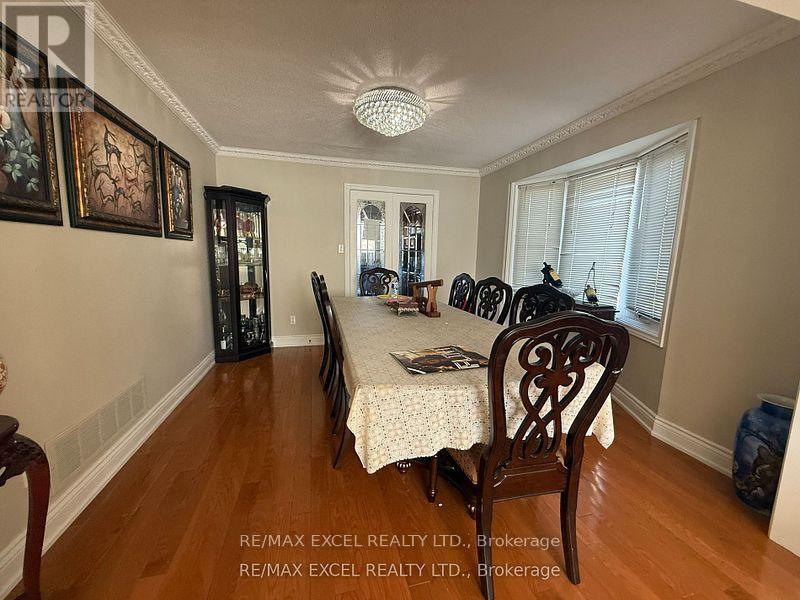 61 Nadine Crescent, Markham, Ontario  L3R 7Y7 - Photo 4 - N12195938