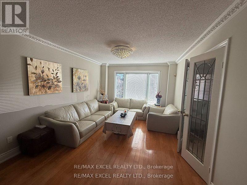 61 Nadine Crescent, Markham, Ontario  L3R 7Y7 - Photo 5 - N12195938