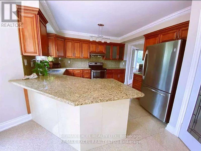 61 Nadine Crescent, Markham, Ontario  L3R 7Y7 - Photo 3 - N12195938