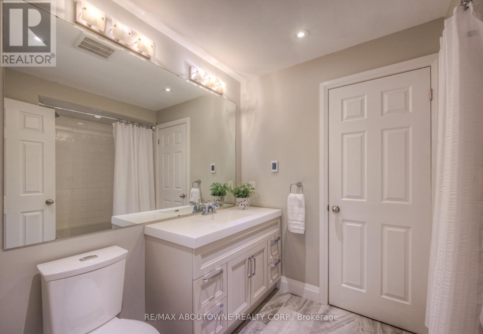 245 - 2110 Cleaver Avenue, Burlington, Ontario  L7M 3Z3 - Photo 19 - W12154823