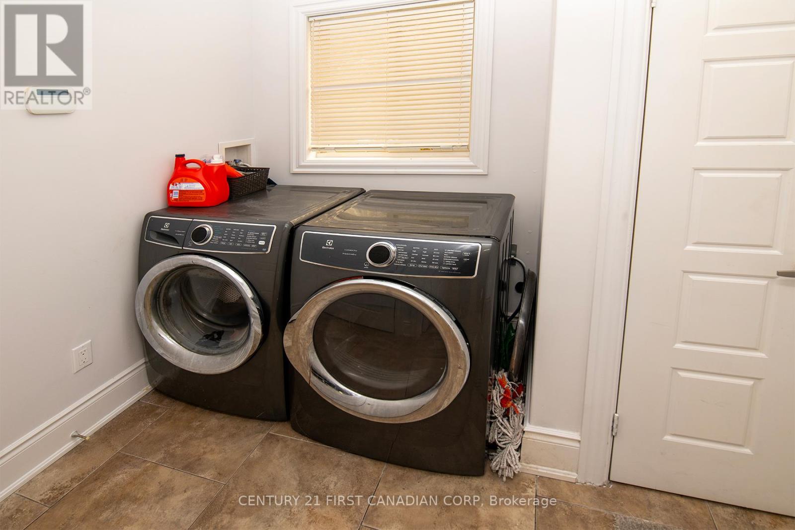 1728 Beaverbrook Avenue, London North, Ontario  N6H 0E4 - Photo 7 - X12208070