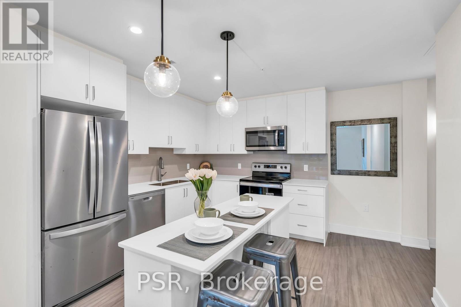 309 - 121 Mary Street, Clearview, Ontario  L0M 1G0 - Photo 2 - S12209715