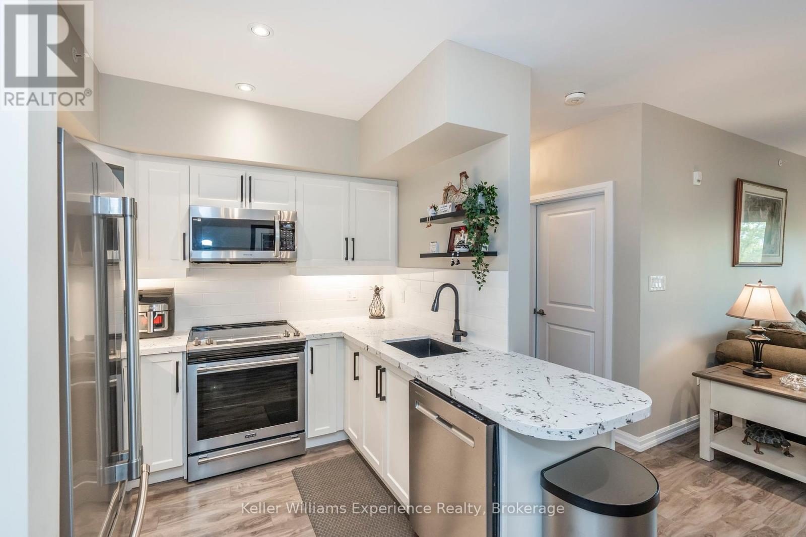 516 - 302 Essa Road, Barrie, Ontario  L9J 0H3 - Photo 7 - S12209820