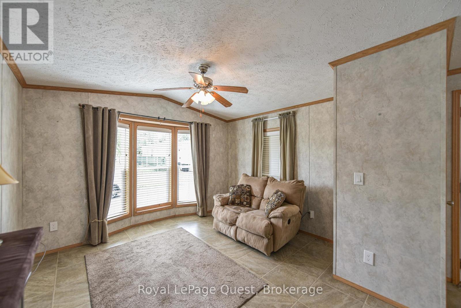 4106 Elaine Street, Severn, Ontario  L3V 6H4 - Photo 10 - S12209843