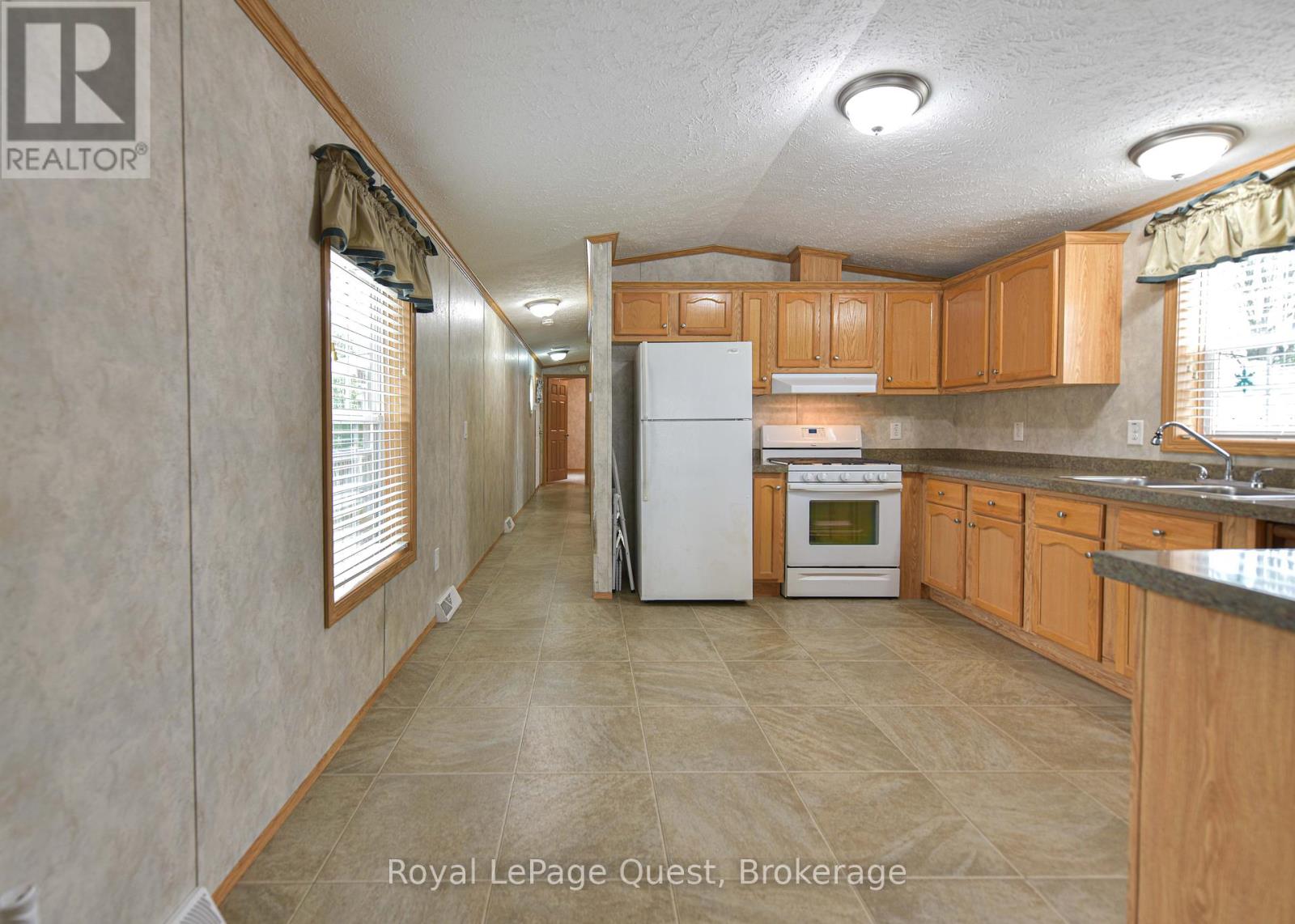 4106 Elaine Street, Severn, Ontario  L3V 6H4 - Photo 13 - S12209843