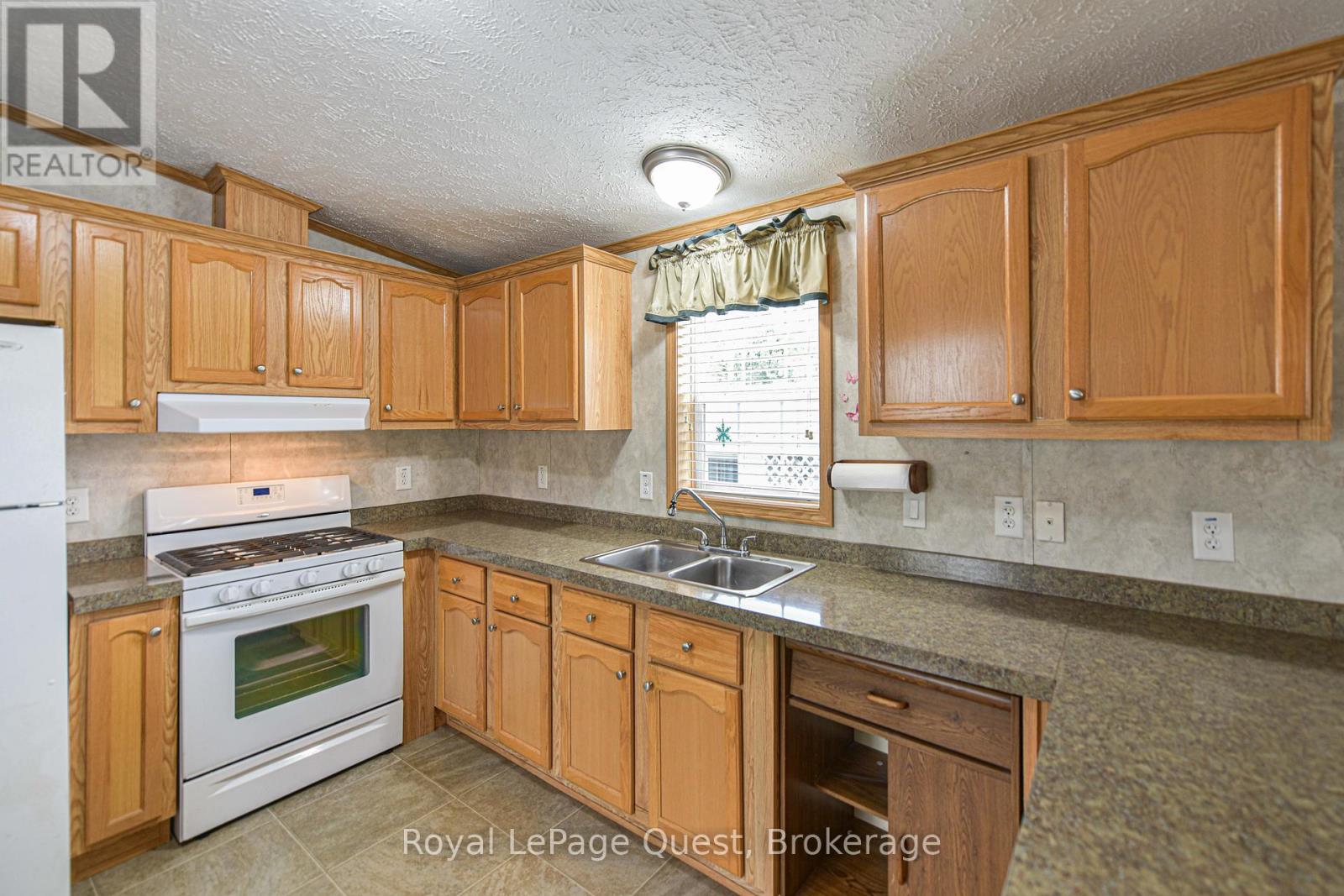 4106 Elaine Street, Severn, Ontario  L3V 6H4 - Photo 14 - S12209843