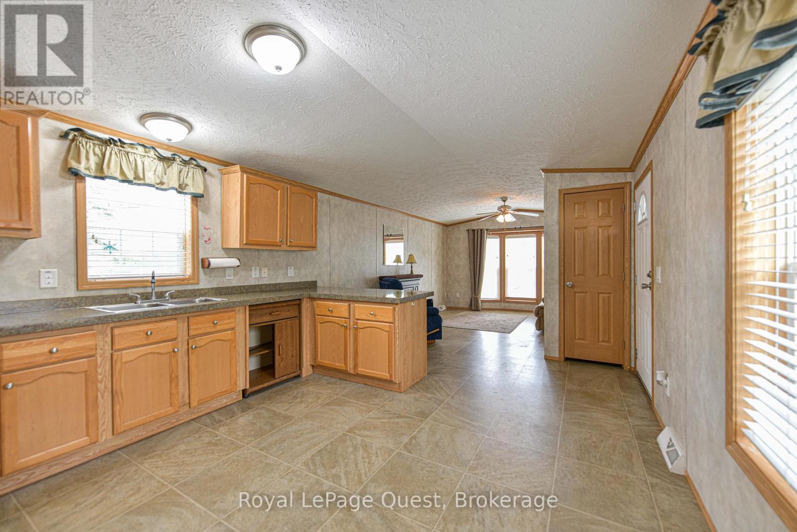 4106 Elaine Street, Severn, Ontario  L3V 6H4 - Photo 16 - S12209843
