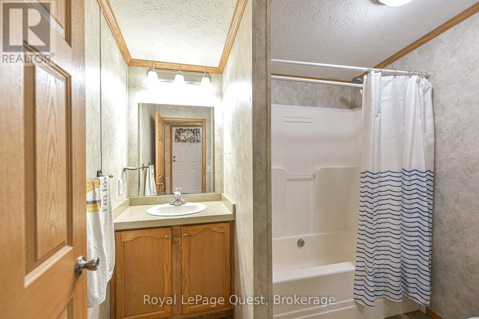 4106 Elaine Street, Severn, Ontario  L3V 6H4 - Photo 19 - S12209843