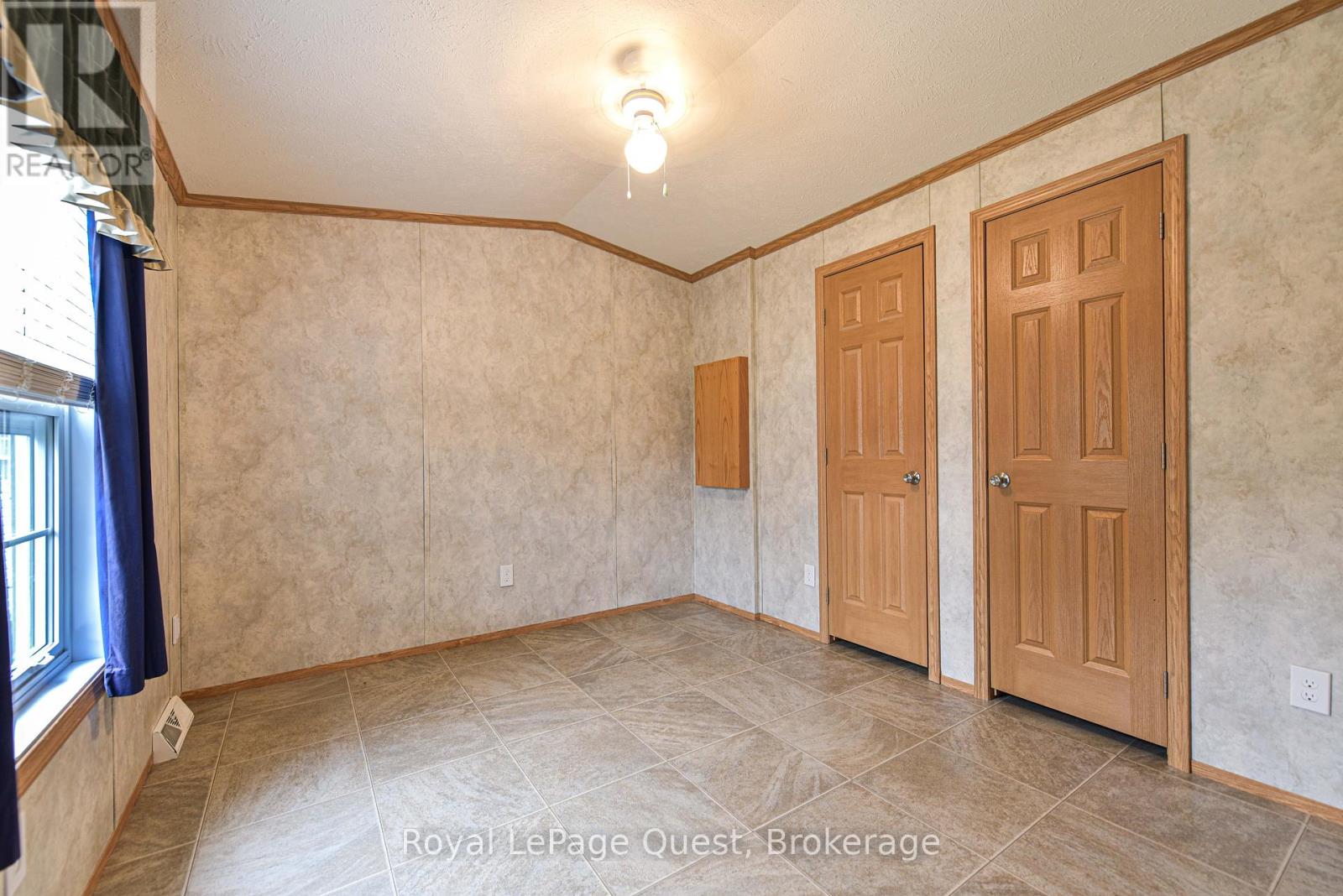 4106 Elaine Street, Severn, Ontario  L3V 6H4 - Photo 22 - S12209843