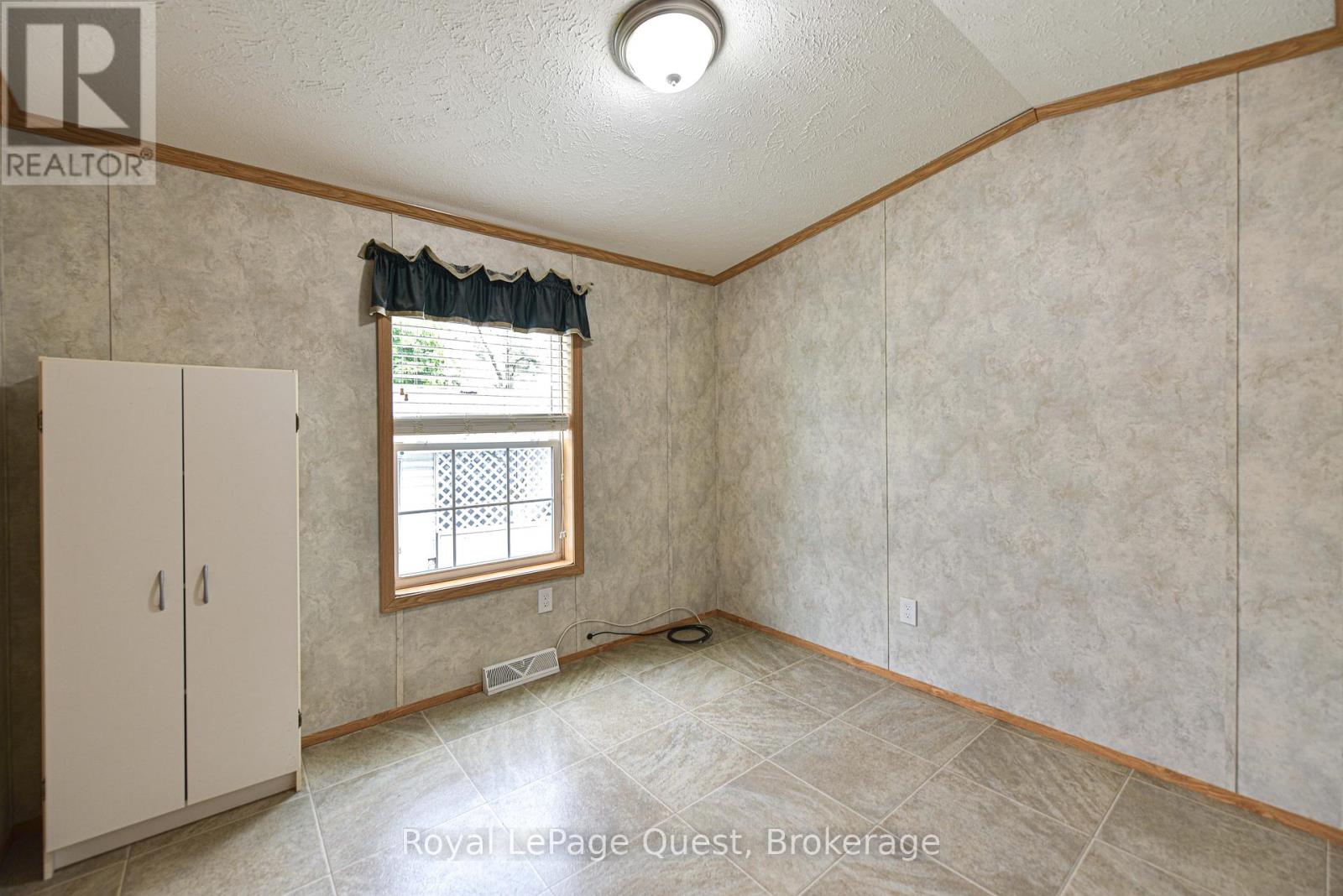 4106 Elaine Street, Severn, Ontario  L3V 6H4 - Photo 25 - S12209843