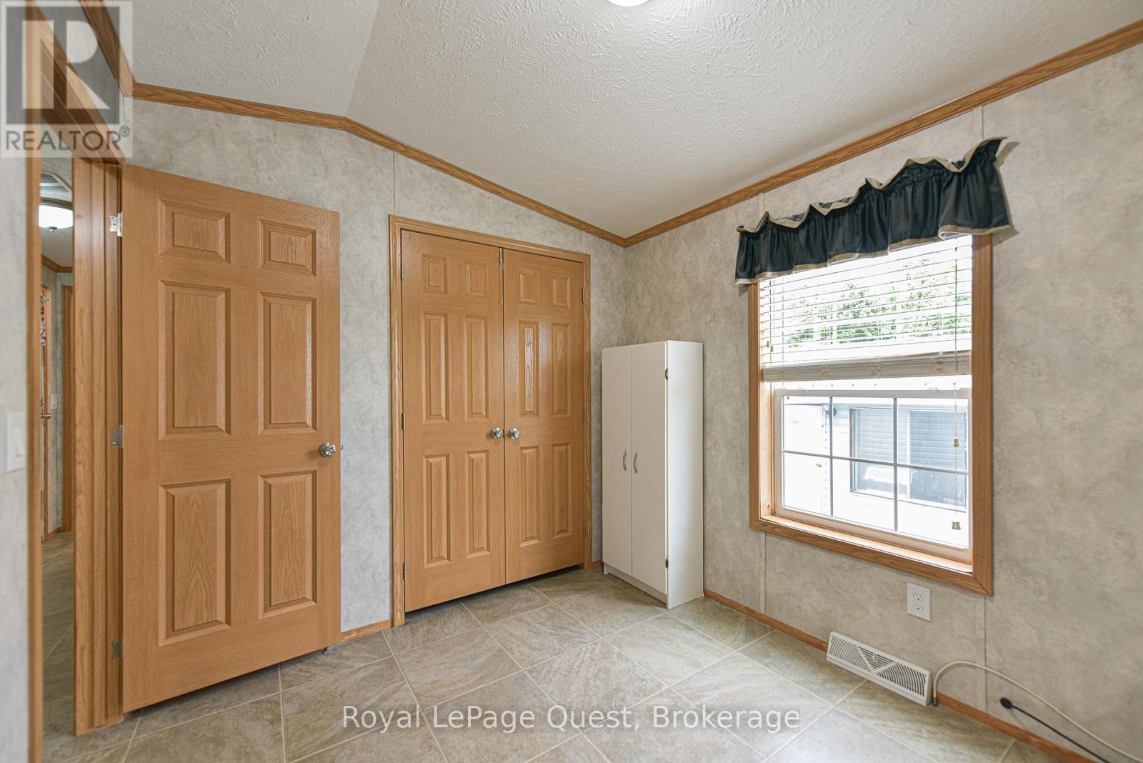 4106 Elaine Street, Severn, Ontario  L3V 6H4 - Photo 26 - S12209843