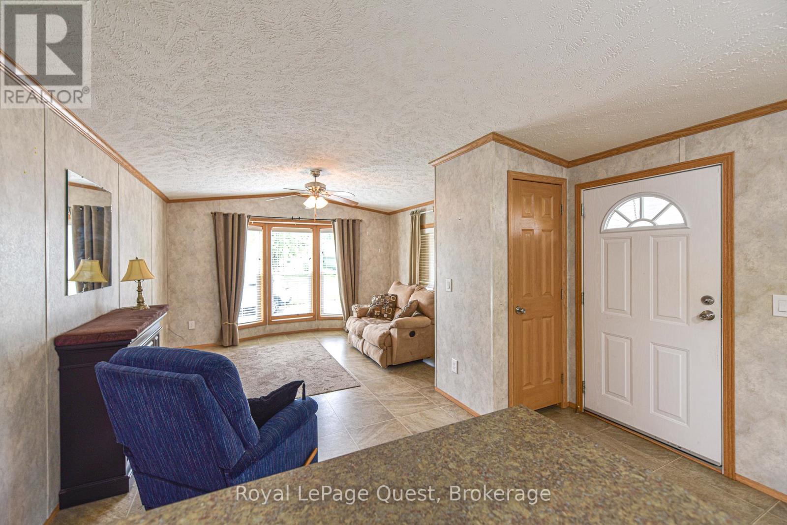 4106 Elaine Street, Severn, Ontario  L3V 6H4 - Photo 9 - S12209843